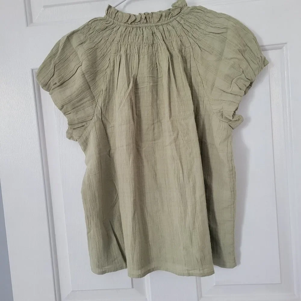 J.Crew Smocked-Neck Top‎ Women's Size Small Pale Surplus Puff Sleeves Button Up